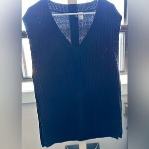 Women’s H&M Divided black ribbed sweater vest size medium